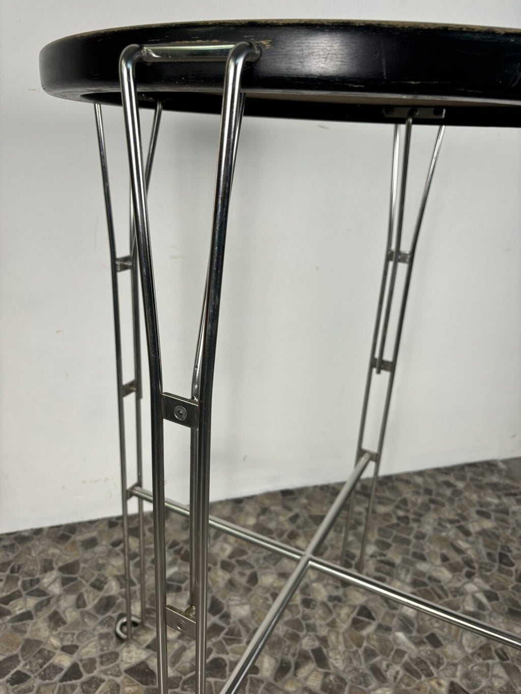 1 von 2 Design Stehtisch Borge Lindau für Architonics Bauhaus Vintage Edelstahl