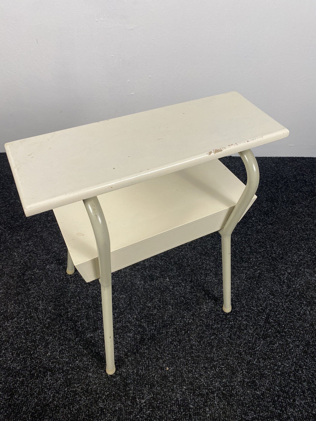 1von2 Nachttisch Holz Stahlrohr Bauhaus 