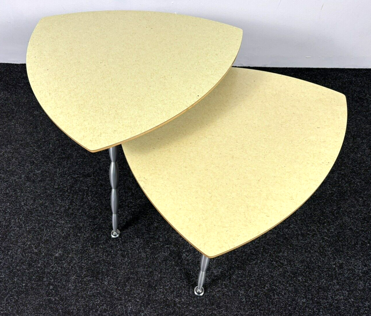 Design Beistelltische Tischset 2tlg Dreieck Dreibein Vintage Bauhaus Edelstahl