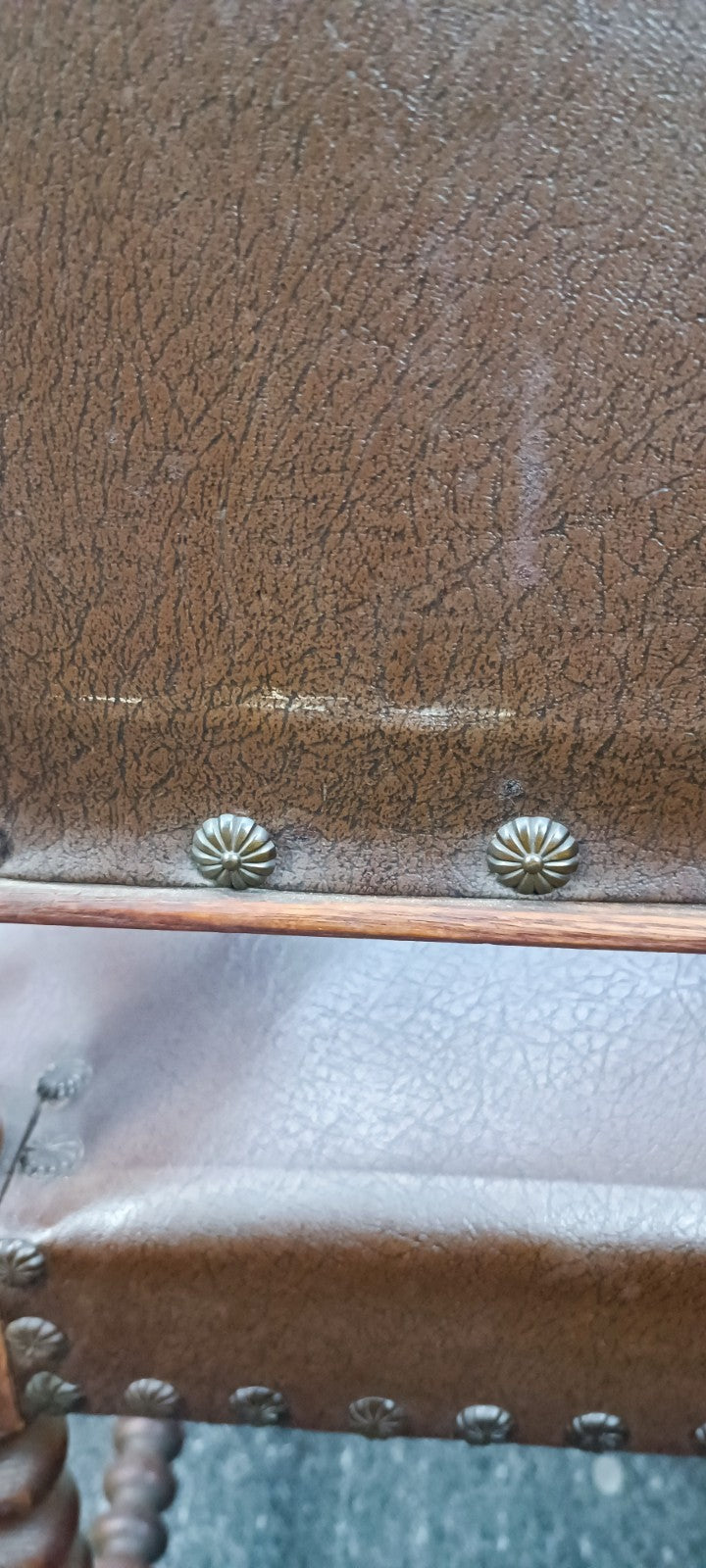 Gründerzeit Armlehnstuhl 1880-1900 Historismus Leder Spulenbeine Original