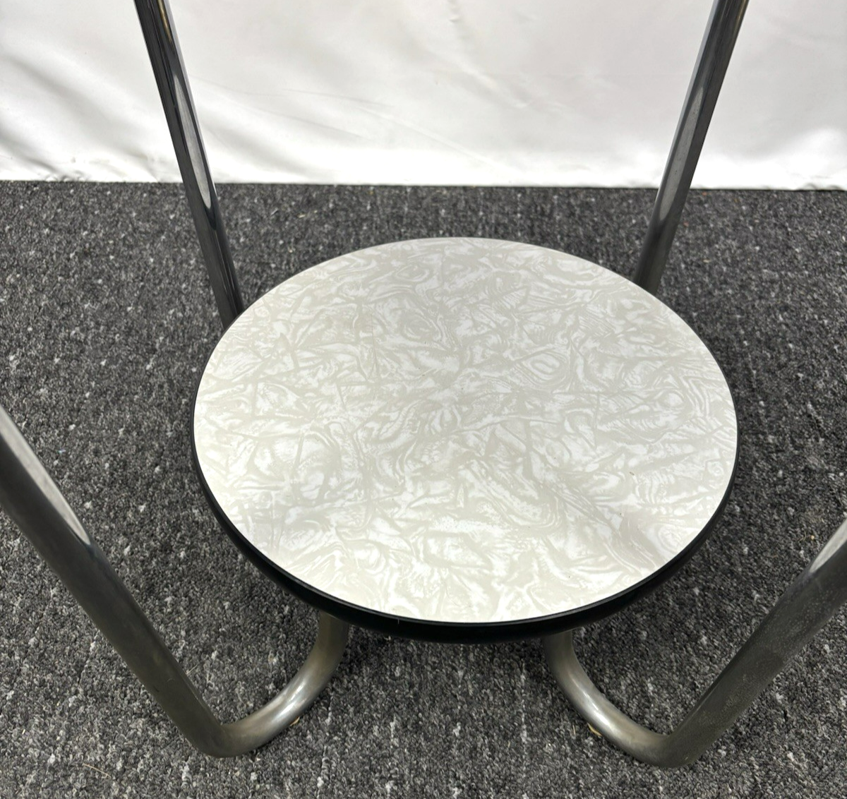 Beistelltisch Stahlrohr Schlaufenfuß Stil Marcel Breuer Art Deco Bauhaus Rund