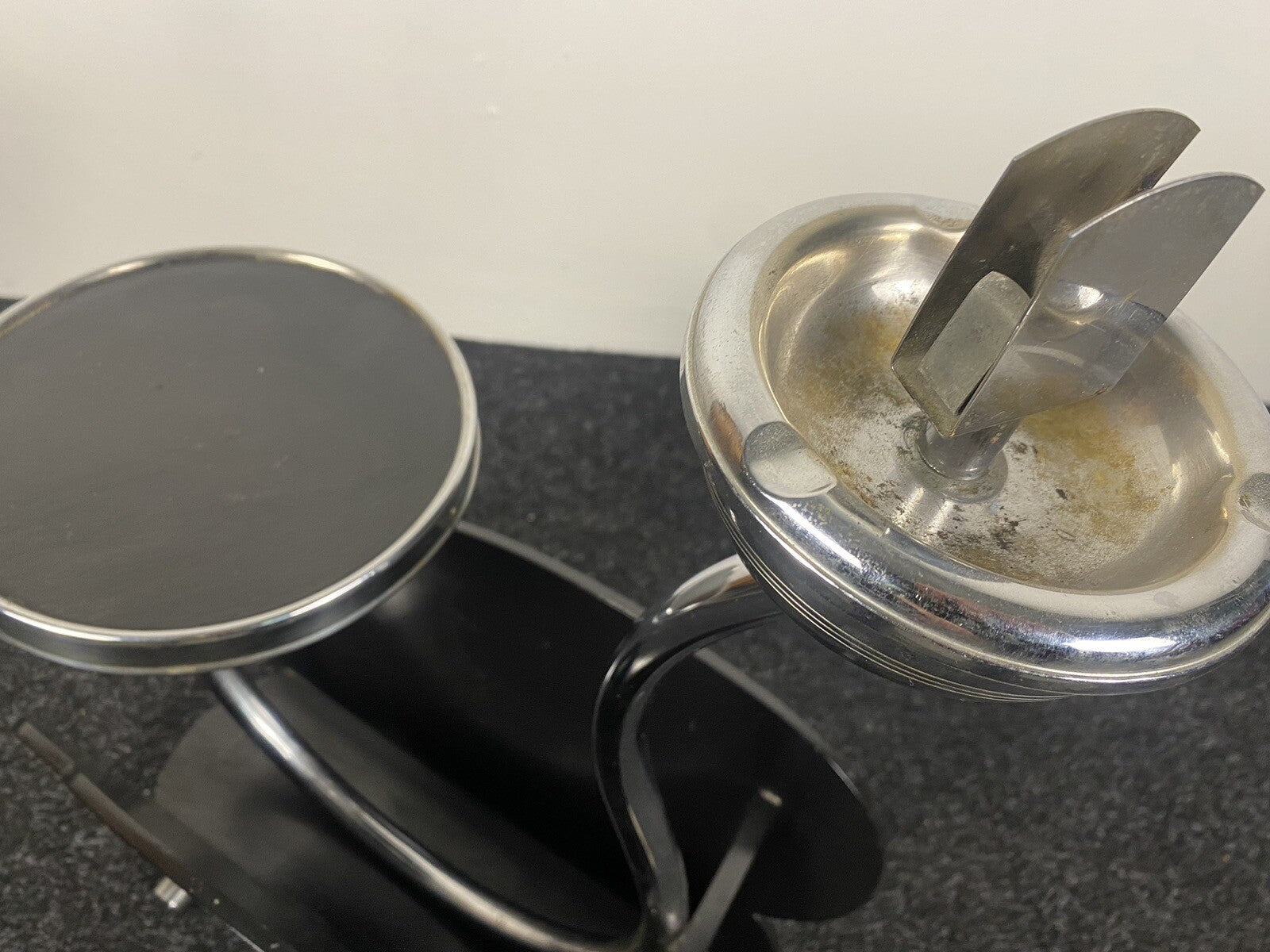 Rauchertisch Zeitungsständer Stahlrohrmöbel Bauhaus  Aschenbecher