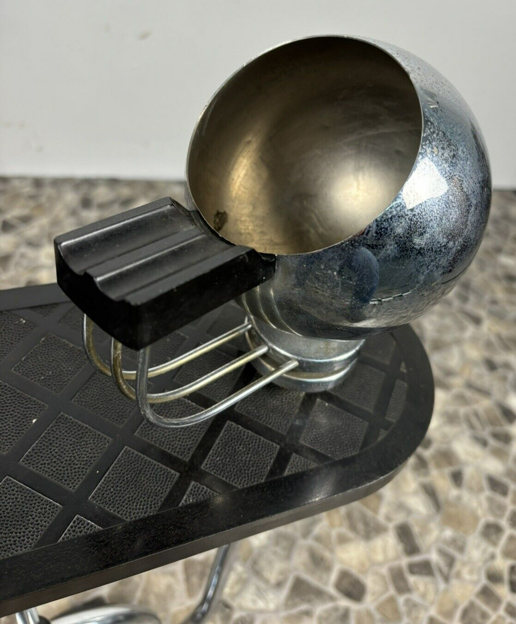 Rauchertisch Beistelltisch Stand Aschenbecher Stahlrohr Bauhaus Bakelit Chrom