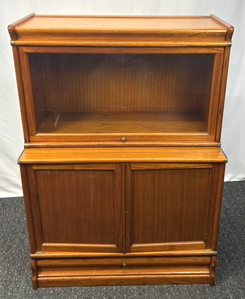 Globe Wernicke Schrank Vitrine Vintage