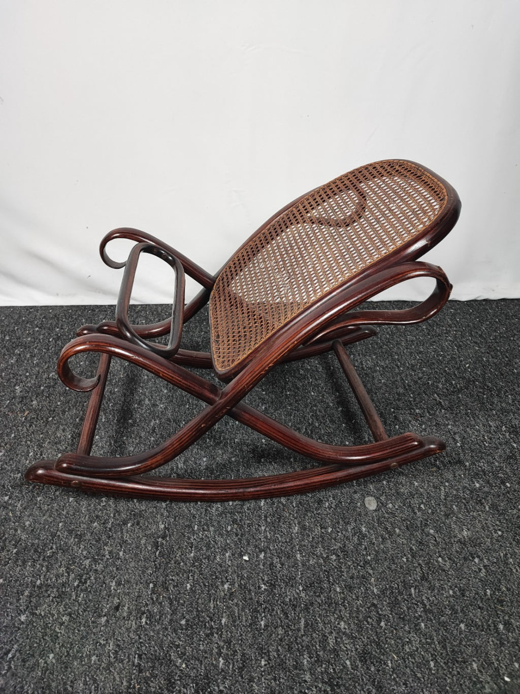 Original Thonet Schaukelstuhl Faulenzer Antik Bugholz Geflecht Jugendstil