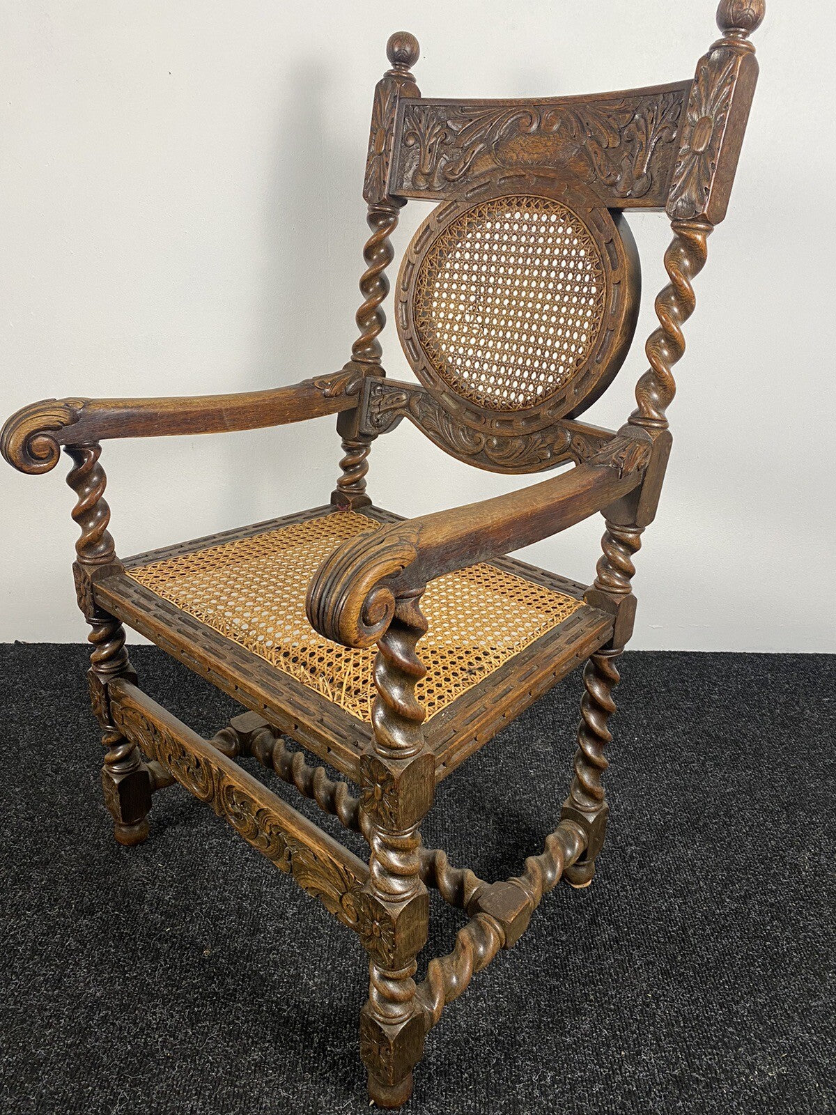 Armlehnstuhl Sessel Gründerzeit Holzschnitzarbeiten Wiener Geflecht Antik