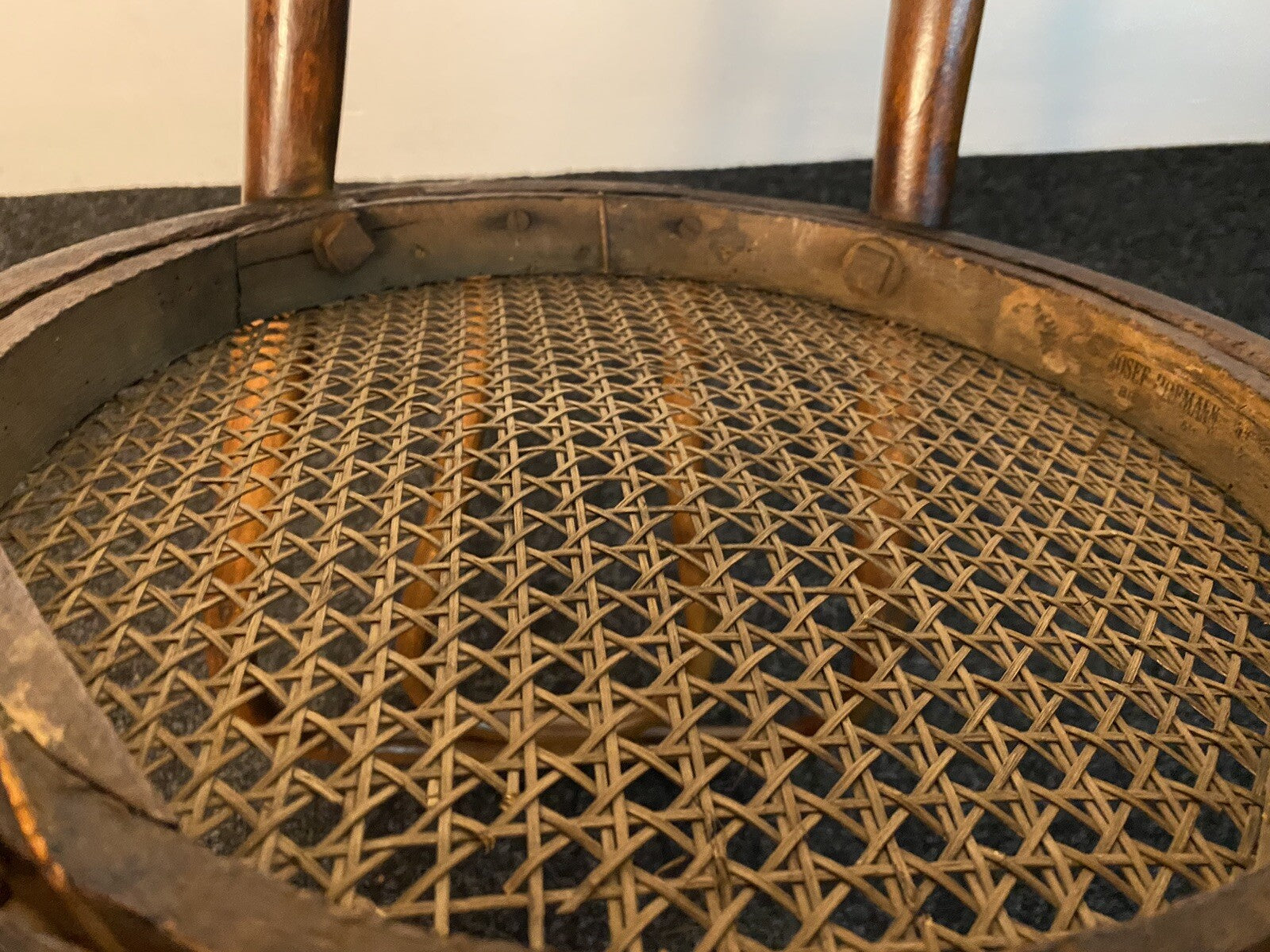 Original Josef Hofmann Kindersitz Hochstuhl Wiener Geflecht Kaffeehaus